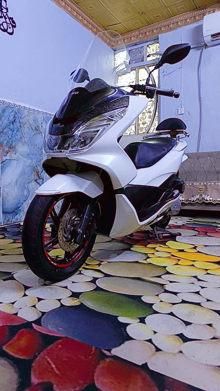 السلام عليكم Pcx الجيل الثاني ياباني محرك 150 دراجه جديده
جامه طويله
تجوه اصليه
حساس ازدحام A
حساس ستان

عنوان بغداد الشعله
السعر 14ونص
 وتساب ***********
رصيد ***********
