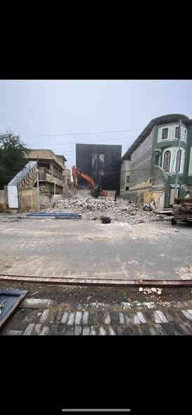 اليوم وبفضل الله تم
تفليش وهدم بيت بمساحة 220 في ( القبله قرب البريد )وتم نقل الأنقاض وقلع الأرض ونقل الأنقاض ودفنها بالجلمود والأسمنت والسبيس وحدلها طبقتين للأستفسار
*********** أو ***********
