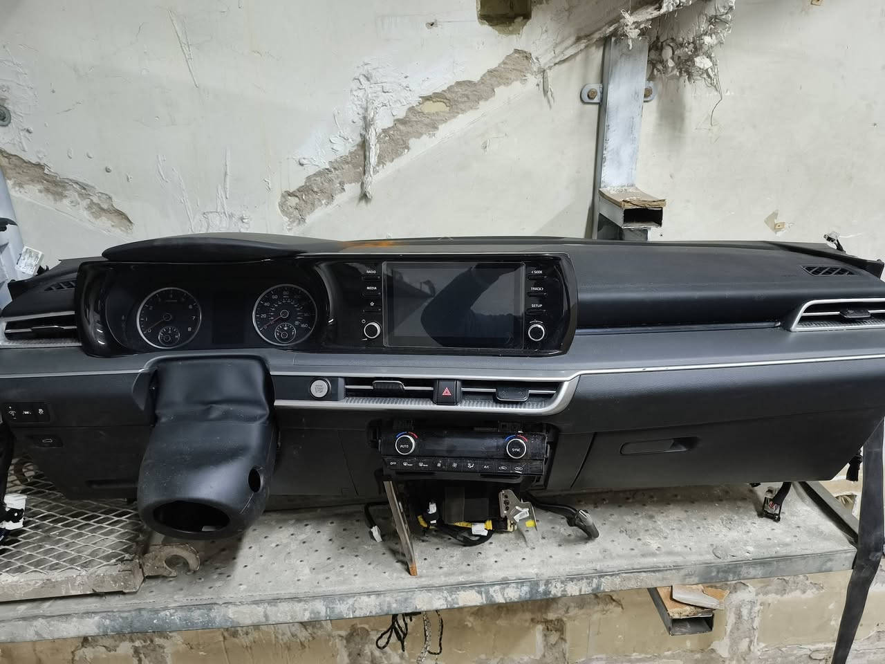 السلام عليكم يتوفر جميع غراض الدشبول للسيارات الكوريه لكل واردامريكي ماطور استيرا جوز سويج ريمونت أصلي بي سي إم رادار خلفي وأماكن من مديل ١٩ لحد ٢٥ شنو تريد موجود تفصيخ ***********
