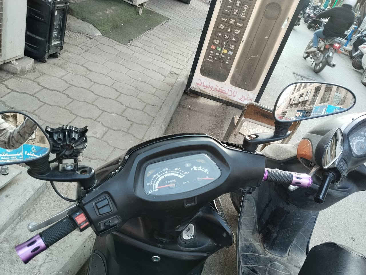 سبيسي ياباني بلادي
مستعجل عالبيع
رحمة لوالديك لاتكسر بالسعر 
خابر وتدلل
***********
