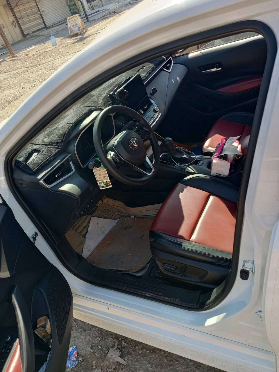 سلام عليكم شباب كورلا موديل 2025
للبيع رقم بغداد بسمي سياره ماشيه 50ميل بيه اربع صابع قبق جنطه مكان سياره بغداد كريعات شارع الوقف 
الرقم،،*********** داخل جلد احمر كشنات كهرباء مرغوب تحياتي لكم السعر 147$
