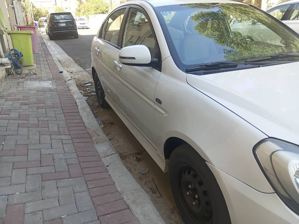 اكسنت ٢٠١١ خليجي محرك ١٦٠٠  بيها صبغ  شبر خشم البنيد فقط بارد بل جنطه ٤اصابع دعاميات صبغ كيرومحرك وصدر وتبريد نظيف سونارموجودمع الصور  السعر ٨٨  العنوان الكاظمية *********** بغداد, العراق
