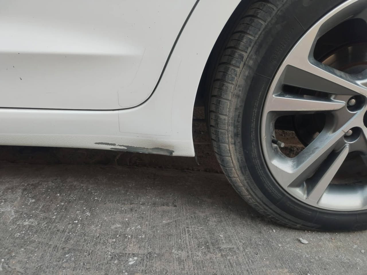 الانترا خليجي رقم بغداد نكريزي َمكفوله من الصبغ   بيها كم دعجه زغار واضحات بل صوره  ماشيه ١٣٠ بسمي  السعر 165
***********
