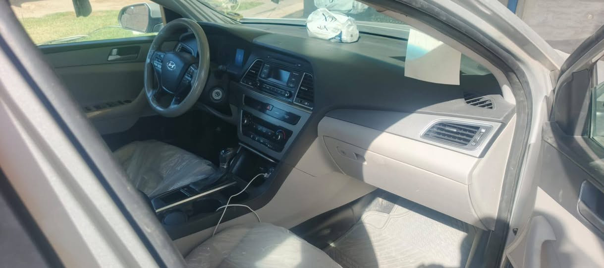 السلام عليكم سوناته موديل ١٥ بيه اربع قطع السياره خير من الله نضيفه جدا 
رقم بغداد السعر١١٧ ***********
