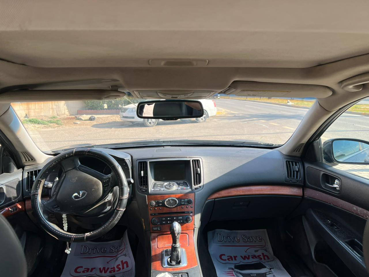 السلام عليكم 
انفنتي G35 
فول مواصفات
خليجية 2008
بيها اماكن صبغ ابيع عام 
ماشية 87 الف
السعر 85 ورقة وبيها مجال 
***********
مكان المنصور
