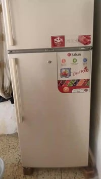 ثلاجة • مستخدمة ٣ أشهر • فيها مجال
