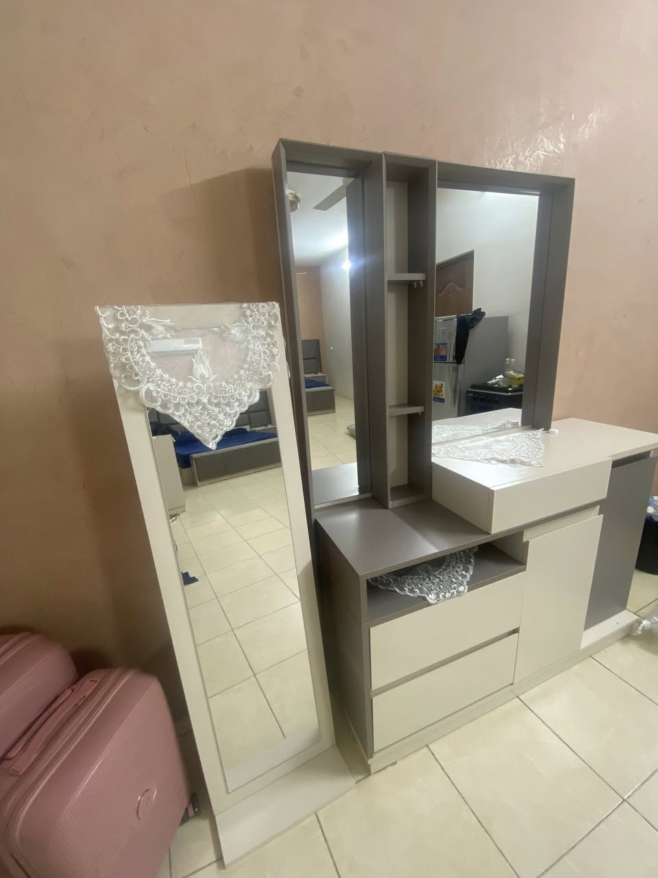 غرفة نوم تركية (9) قطع جديدة نضافة 100‎%‎
السعر : 1700 وبيهة مجال 
الاستفسار : ***********
