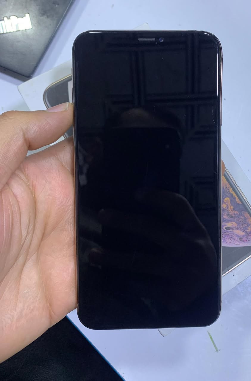 ايفون اكس ماكس
ذاكره عاليه 256G بطاريه 75‎%‎ 
كارتونه وياه وشاحنه
جهاز مرتب البصمه تقره مشكله 
سعره مناسب 170 الف 
مكاني 5كيلو ***********
