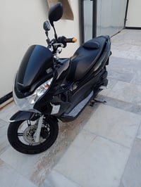 للبيع pcx ياباني اصلي جيل اول كفاله عامه  سعر 14 وبيها مجال مكاني الدو...