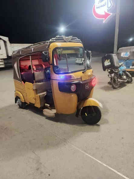 سلام عليكم تكتك مديل 21كفاله عامه
بس دوس معمره تكتك جاهزه الله شاهد ما عوزه ربع كبل الشارع مكينه مجفته تجفيت درجه اوله اصلي دوشمه صفريات دمام وشاشه دشبول جاهزه ربع ما عوزه الله شاهد 

رقم بغداد تحويل ثاني يوم 

مكان بغداد مدينه الصدر  السعر خاص رقم   ***********
