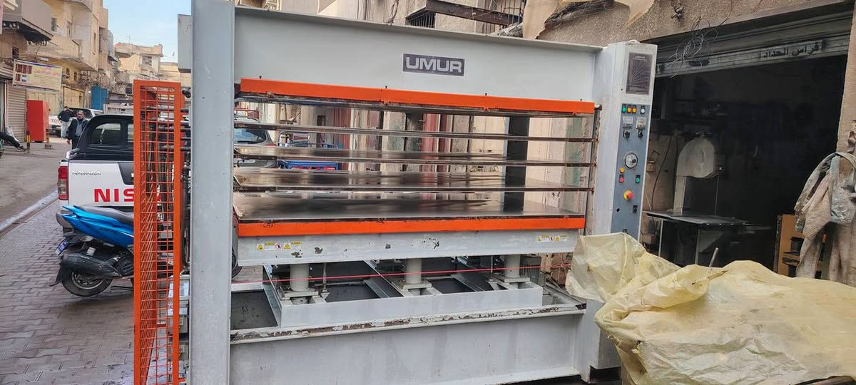 مكبس حراري تركي الصنع للبيع هيدروليك اربع طوابق عرض 115 م
طوله 225م  تاخده على فحص مكان بغداد النهضة شارع الهادي رقم ***********
