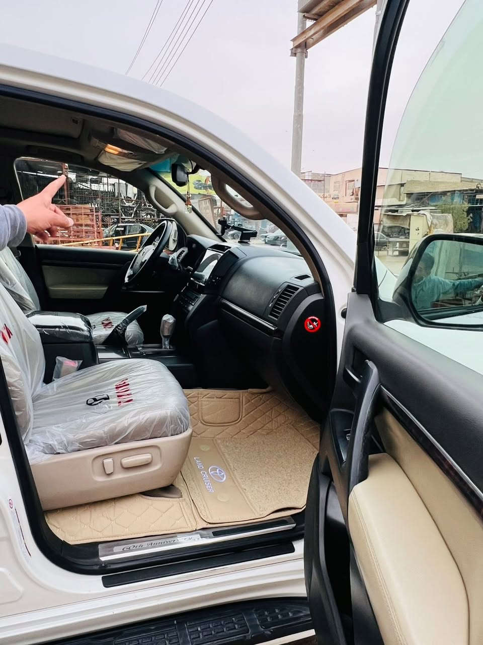 للبيع
Toyota Land Cruiser موديل 2011 — فطيم
السيارة نظيفة ومرتبة، استخدام شخصي
المكينة والجير والشاصي بحالة ممتازة
ماشية 230 ألف كيلو
خالية من الصبغ

المواصفات:

* تبريد ثلج
* شاشة + كاميرا
* داخلية نظيفة
* لا تشكو من شيء
* تبديل جاملغ أمامي أصلي من الوكالة

السعر: قابل للتفاوض بالمعقول
للاستفسار خاص 📩 
***********
