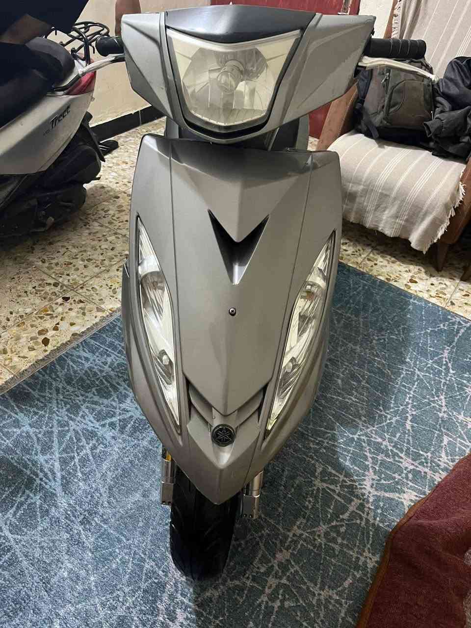 السلام عليكم مرخصت الادمن دراجة جيتي ار لون اسمنتي مميز دراجة خير من الله وما مقصرة بانزين كلة محسن دهن كل 15 يوم دراجة اتعب واكول راقية ومتعب  بيهة سلف رياضي و صدر رياضي دراجة تخبل عارضهة ب 800 وبيهة مجال للشراي مكاني الغزالية شارع الضغط ورقمي ***********
