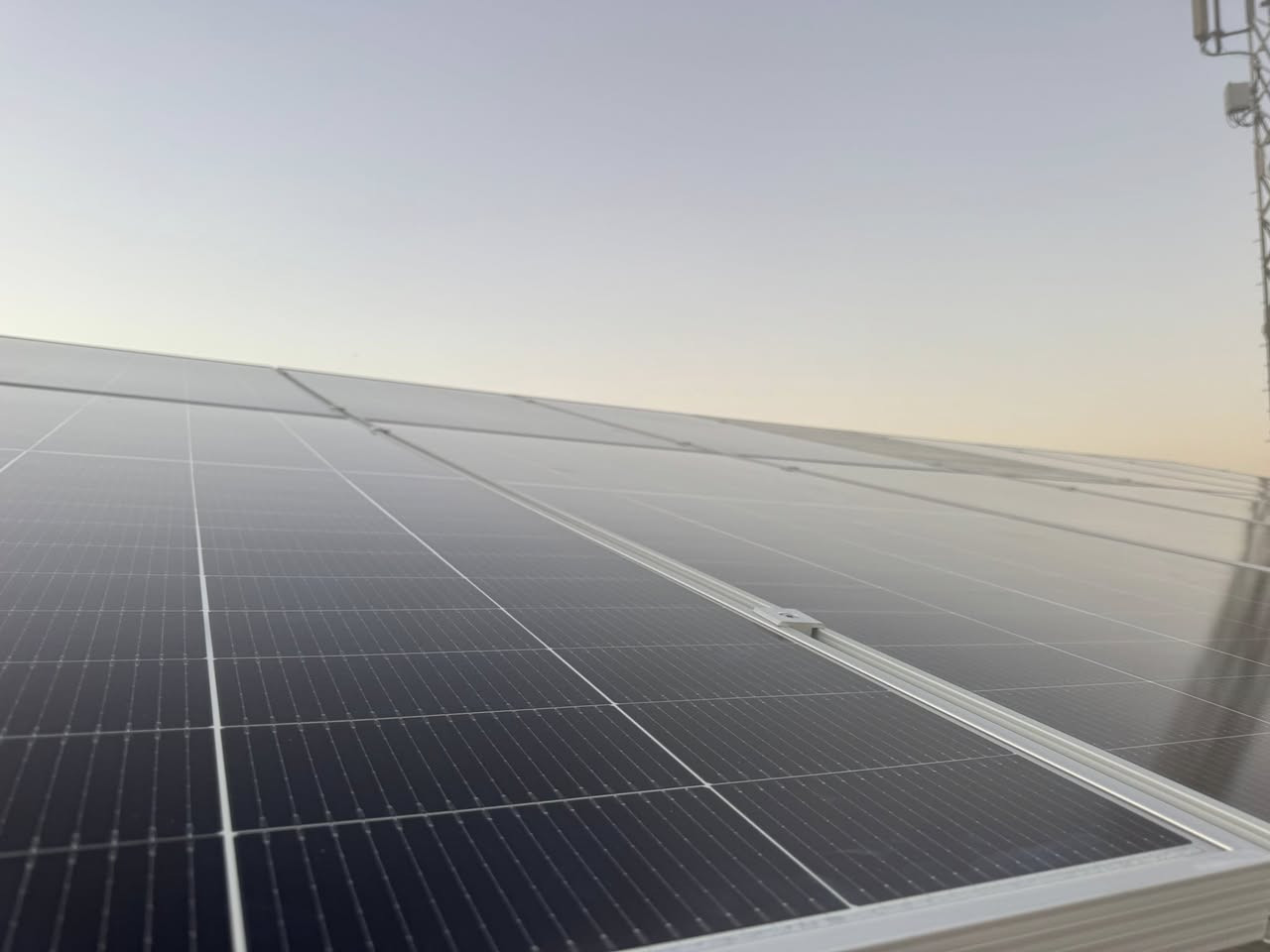 تم بحمد الله إنجاز مشروع جديد لنصب منظومة طاقة شمسية بمواصفات قوية من شركة شيساج العالمية بواقع ٣٠ امبير نهاري و٣٠ امبير ليلي لمده ٣ ساعات ونصف بضمان ٥ سنوات تناسب الأحمال العالية وتوفر استقرار كامل بالكهرباء 💪⚡ 

الانبار /حديثة / مقابل حي صناعي حديثة 
للتواصل : ***********
