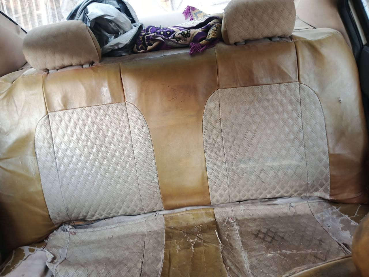 السلام عليكم عيني عندي سياره للبيع سياره نضيفه بيه تلكيط خياسات قليله سياره مكينه وكير نضيفات خير من الله كير اوتوماتيك محرك ياباني نحله رقم بابل خصوصي 
السعر 26ورقه وبيه مجال حك الجيه ***********
