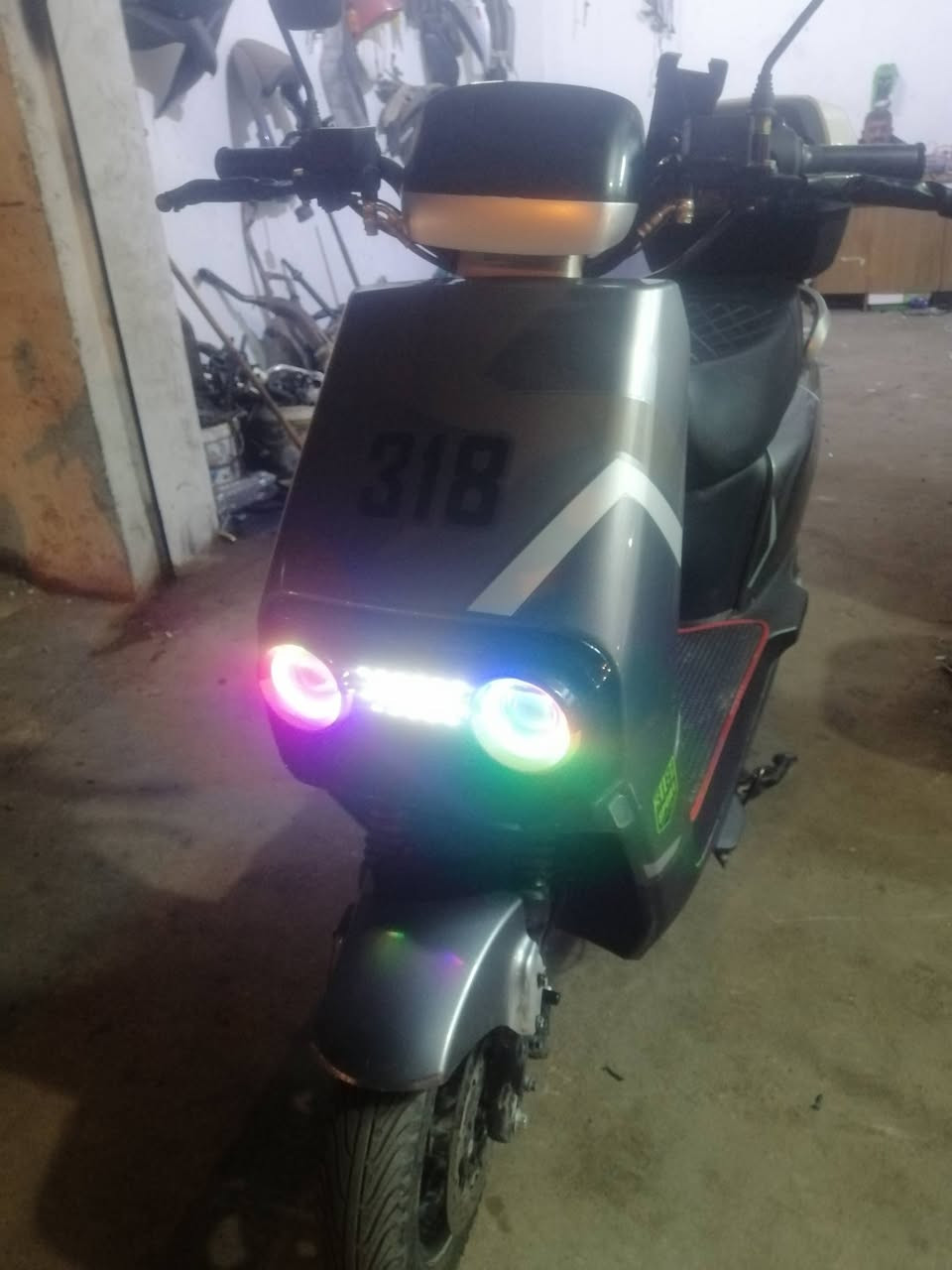 دراجه شحن 318 باب اول شرط البطاريات وين ماتريد افحص دبل بصمه صندوك + خوذه السعر خابر *********** غير متواجد على الفيس
