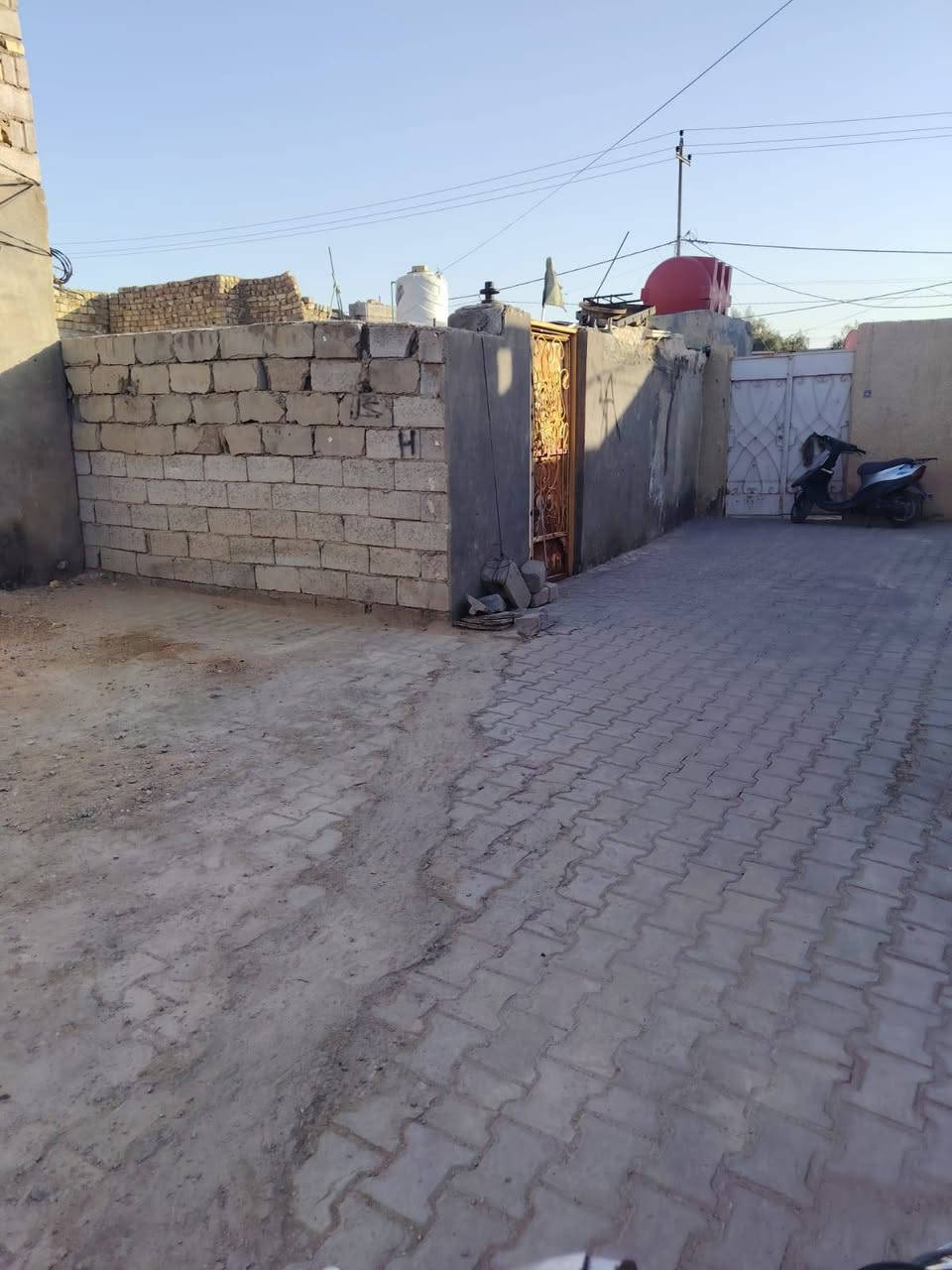 دار للبیع رقم للبیع سید جبار قرب حسينية الشیخ حازم مساحه 180 الاستفسار ***********
