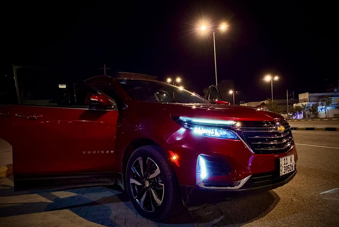 Equinox 2023 Premier | ايكونكس 2023 بريمير

المواصفات 🔧 :
 فول مواصفات PREMIER🔥 "" أعلى فئة بالايكونكس""

- بانوراما
- ركن تلقائي بين سيارتين Auto Park 
- شحن لاسلكي
- خمس كامرات °360 ونقاط عمياء
- كشنات جلد وكهربائية والكشن هزاز للتنبيه بالاصطدام
- تبريد وتدفئة كشنات امامية وخلفية
- تحديد مسار وسرعة وتدفئة ستيرن
- بصمه وتشغيل عن بعد 
- شاشة كبيرة 
- ذاكرة ميموري للمقاعد
- لايتات عدسة LED
- المرايات الجانبية قلاب من تخلي على R 

الضرر 🛠️
الحادث خلفي خفيف جداً وموضح بالصور مع رقم الشاصي. 
   
السيارة ممشى امريكا 50 ميل ، وحاليا ماشية 62 ميل

رقم بغداد ، ترقيم جديد بأسمي 

السعر 💵 : 176$ وقابل للتفاوض
للتواصل ***********
