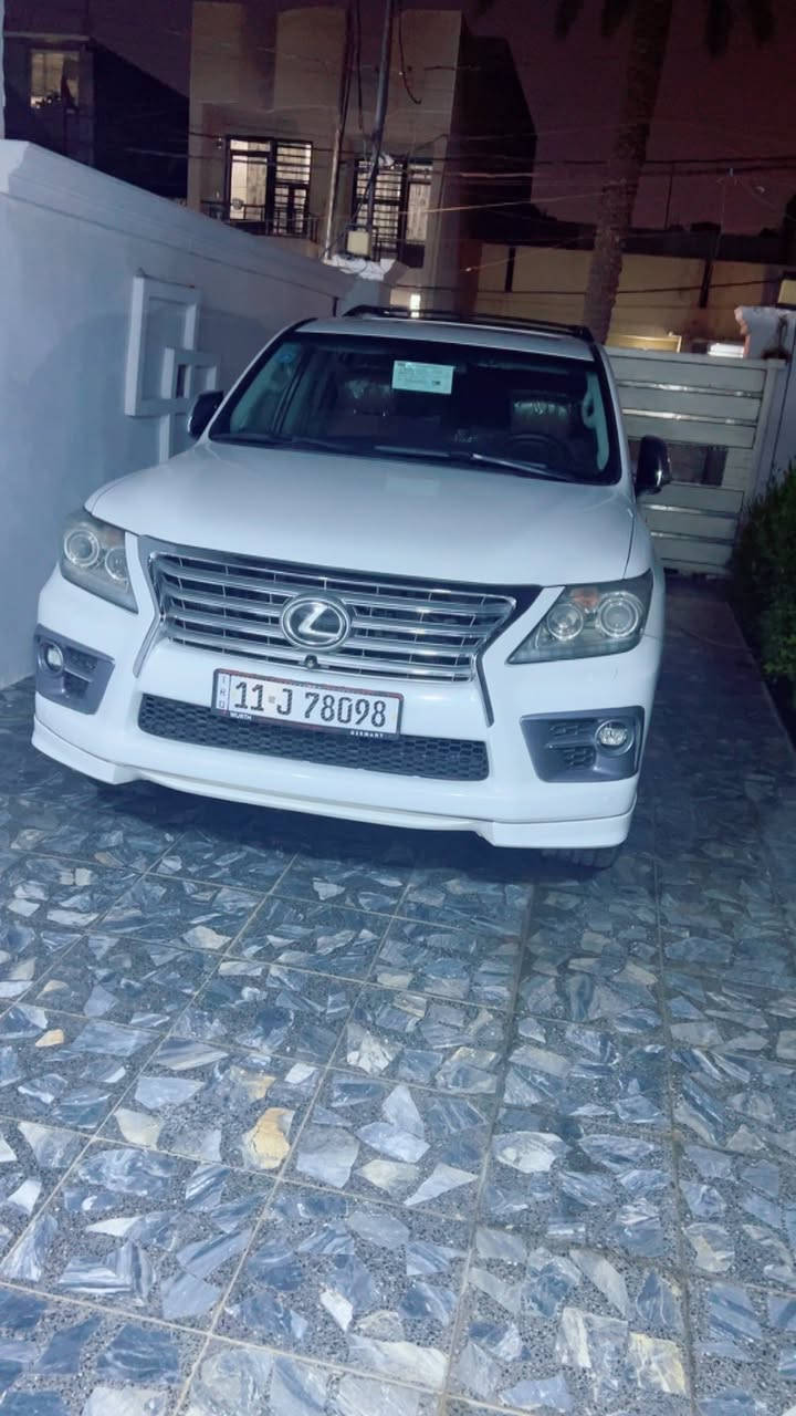 السلام عليكم لكزس موديل 2011 السياره جديد مال بيت بيها صبغ بس البنيد اثر تخريب الباقي مكفول السعر 320 بيها مجال بسيط المكان بغداد 
رقم الهاتف *********** واتساب
