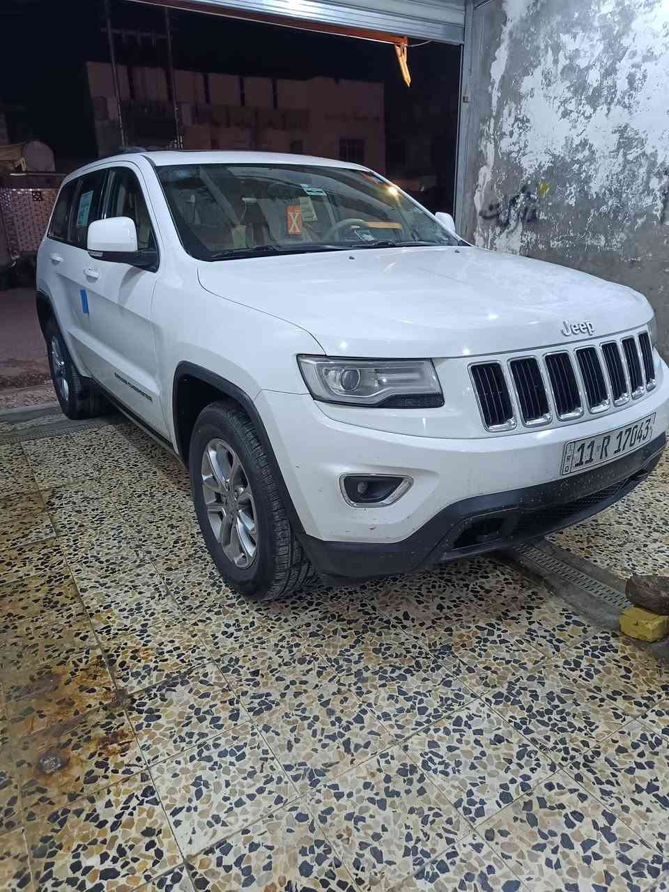 سلام عليكم جيب لاريدو خليجي ١٤ فول ما عده الجنطه مو شفط والباقي  فول رقم بغداد الجديد بسمي  مكاني ميسان الشراي ***********   أو  ***********
