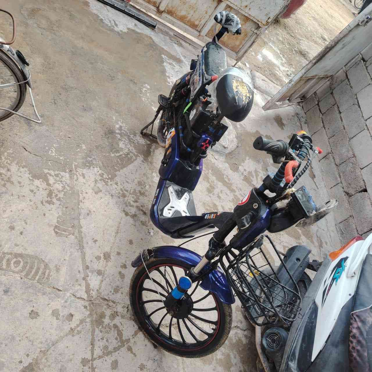 بايسكل شحن موديل ٢٠٢٤  تشغيل عن بعد + بلوتوث + ٤ بطاريات جديده شغال كامل مكانه بعقوبه السوك
السعر 150 قفل 
للاستفسار/ ***********
