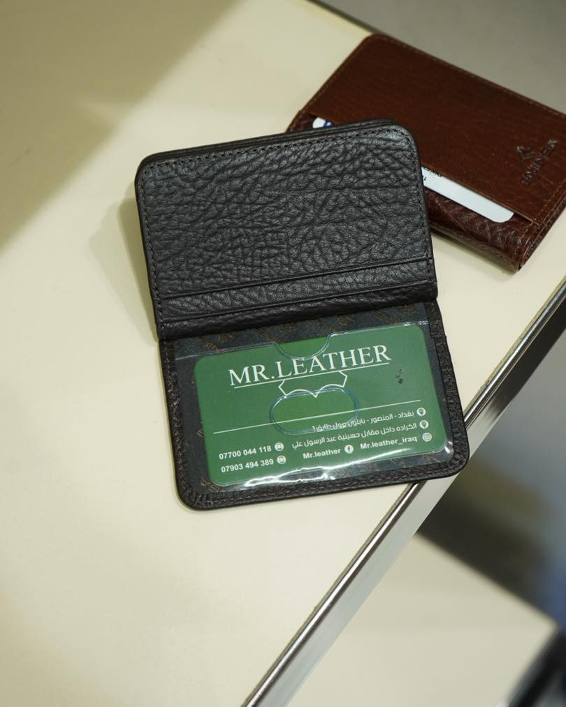 ⁨	Mr.leather
-  محفظة بطاقات جلد طبيعي 
- price 35.000 IQ 
تحمل 10 بطاقات (4 شفاف + 6 خانات جيوب جلد ) 
‏‎🌍العنوان : فرع 1- بغداد المنصور-( بابلون مول)-طابق الاول 1
‏‎🌍فرع 2 - الكراده داخل - مقابل حسينية عبد الرسول علي 
‏‎‏
- ***********
- ***********
‏‎- متوفر خدمة التوصيل لجميع المحافظات

#shoes #fashion #wallet mr_leather⁩
