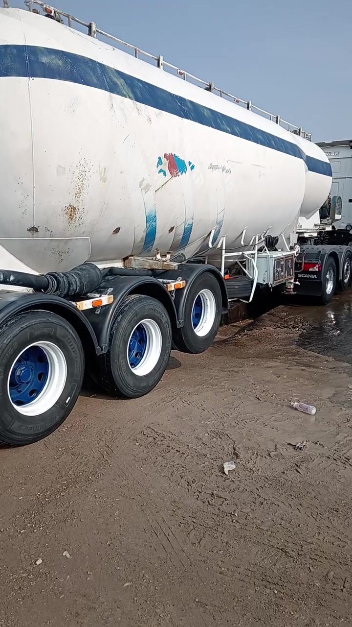 سايلو سمنت سويدي حموله ٥٠ طن دويز ٤ بستم ضاغطه طير تخم تاير كهربائيات هوه اي نقص مابي للاستفسار ***********
