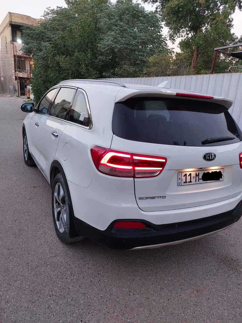 السلام عليكم ..سورنتو ابيض موديل 2016 رقم بغداد بأسمي سبعة راكب ماشية 105بصمة تشغيل لد نهاري كشن سائق كهرباء صندوق كهرباء حساسات امامية وخلفية كاميرا خلفية تبريد ثلاث قطع بك لايت لد ...صدر امامي وخلفي جديد كير ومحرك مكفولات بيها تبديل جاملغ امامي ايسر وجاملغ خلفي ايمن وقبق جنطة اكو بيها مكانات صبغ بالقمارة والحزام ابيعها صبغ عام سعرها 175 الاتصال على الرقم *********** ابو حسين
