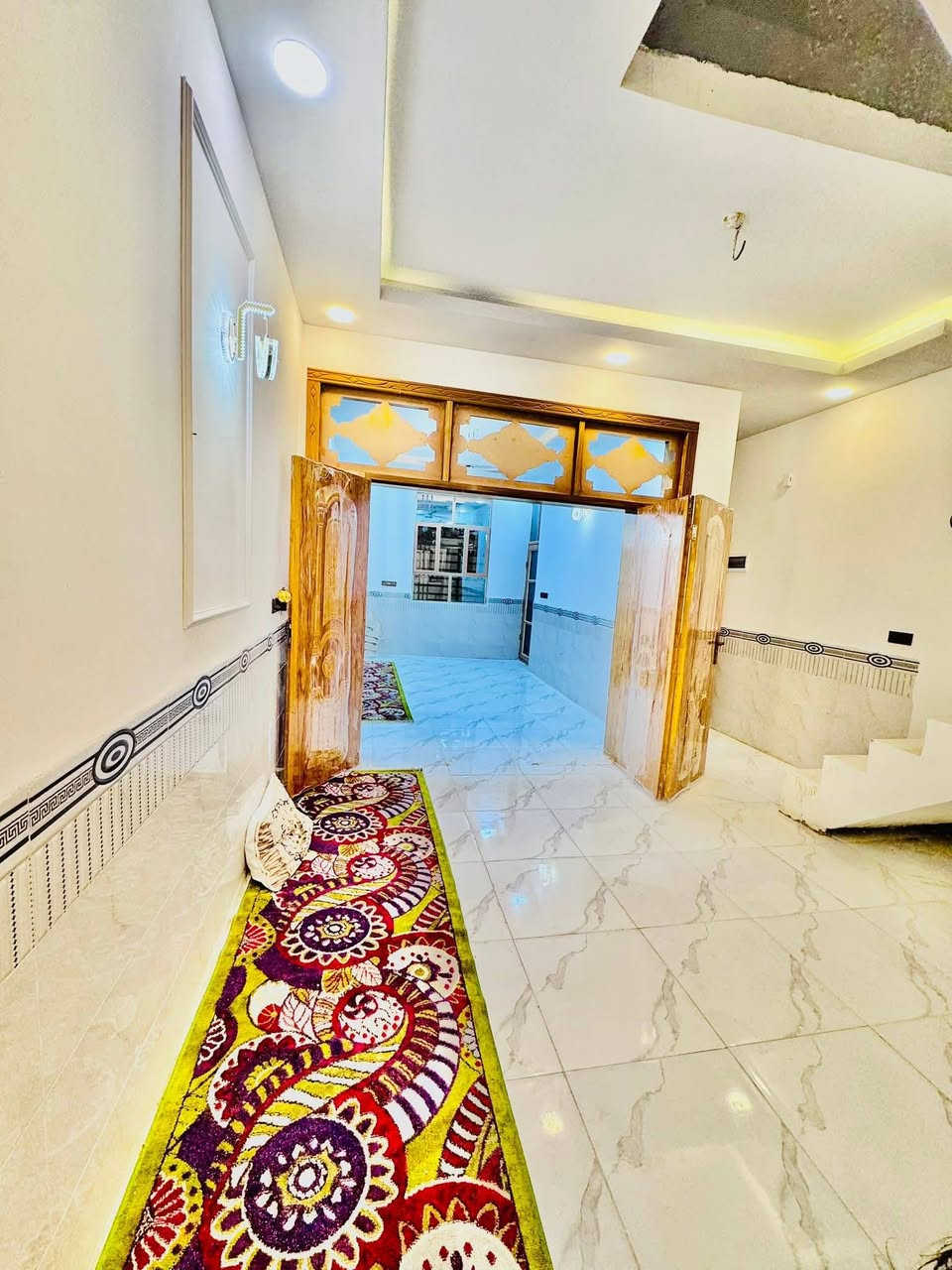 (🧿بيت للبيع طابو صرف🧿)
✅مساحة 100 متر 
✅مكانه نجف مجمع بيتي مقابيل مجمع لميرات 
———————————————
جميع لخدمات متوفرء 
✅ماي كهرباء مدارس 
———————————————
(( سعر 67وبي مجال ))
يتكون لبيت من غرفه 😴 
وصاله وستقبال ومطبخ وصحيات عدد ثنين ومكشوفه 
استفسار اكثر نتصال او اتساب 
***********
