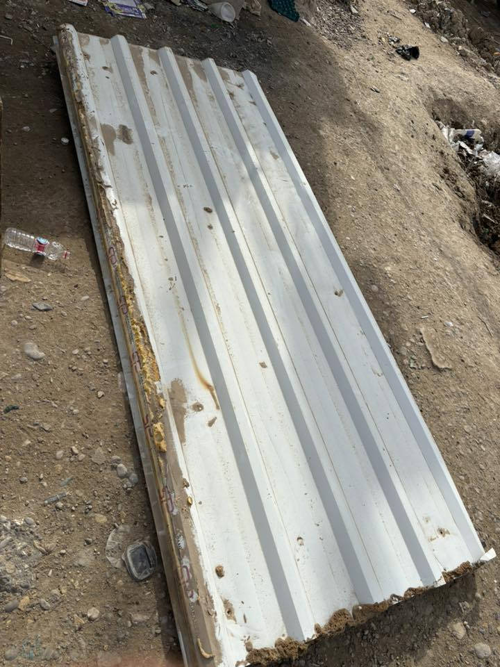 سندويتش سقف مستعمل ٨ قطع، طول القطعة مترين ونص سعر المتر ٦ قفل
+ حديد

***********
