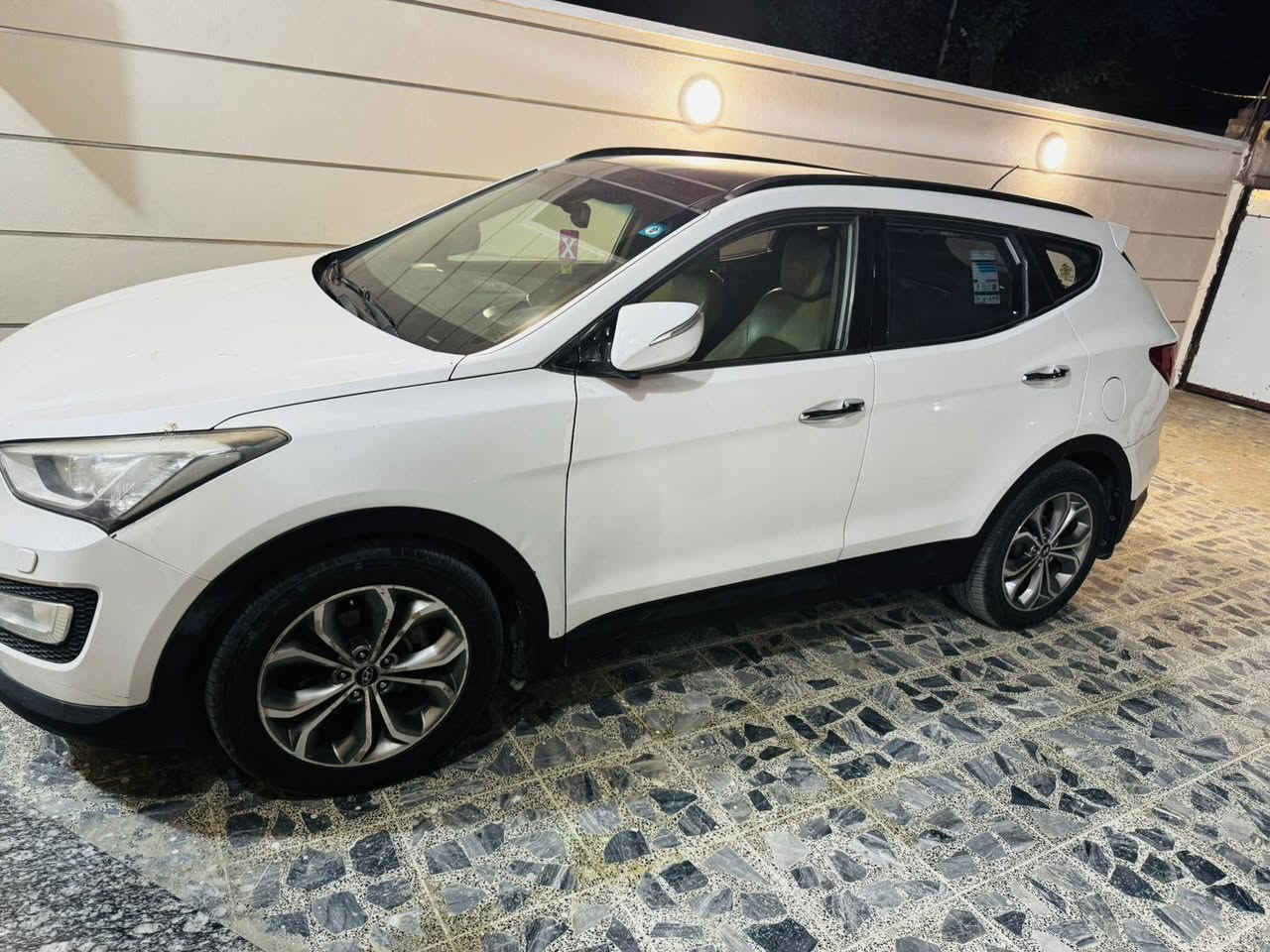 الســـــــلام علـيكـــم 
 
سنتافي 2014 خليجي رقم بغداد الجديد (( الإنكليزي )) 
فول موصفات 1/1 /_/_/_
فول
محرك 6سلندر وضع الشركة
بانوراما 
بصمه تشغيل
بصمة أبواب 
اناره ضوئية
كشن السايق  كهرباء 
7 راكب
3 قطع تبريد 
سايد أبريك بصمة 
كشنات جلد 
فور ويل دفع رباعي 
تحكم استيرن 
3 انظمة قيادة
مانع انحدار
مانع تزحلق
نظام ECO اقتصاد الوقود. 
حساس امامي خلفي
وضع السبورت 
شاحن واير ليس
كير اوتوماتيك
شاشة ايباد
بجم زنون + عدسات بالكامل 
لايت زنون
بروجكتر 
بك لايت LED
LED نهاري + ليلي 
زراك لايت 
اشاير بلمري 
مري كهرباء + انارة ضوئية عند الفتح
مري شفط+ ترحيب عند الاقتراب 
تبريد  بارد ثلج
وبعد بيها هواي مواصفات ماذاكرهن
/_/_/_/_

🔴 مكينة ع وضع الشركة مامفتوحة  لاتبخير ........ 
🔴 كير وضع الشركة مكفول كفالة عامة 
اربع تخم تايرات جديدات ....
_____________________________
السيارة بيها باب السايق شبر عل البارد والجاملغ الامامي 3 اصابع بارد والباقي مكفول  
_____________________________
السعر // 190$ وبيها مجال.. 
العنوان// بغداد - 
للاتصال//    ***********
