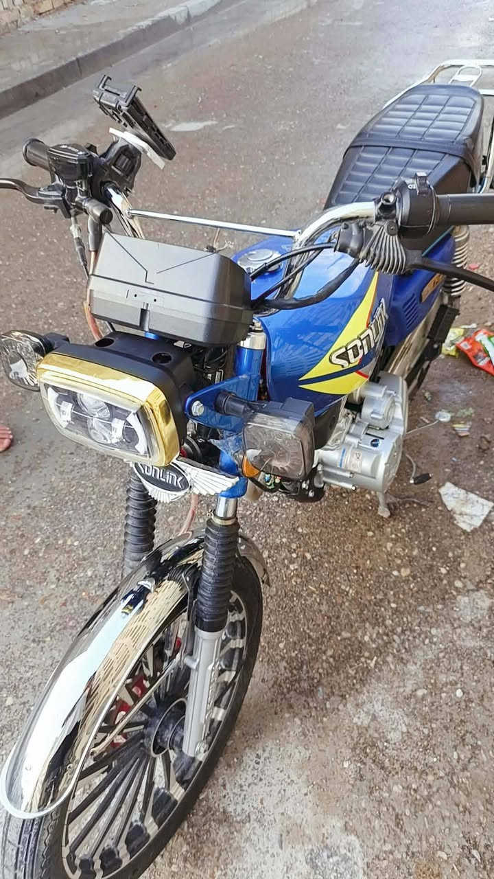 سلام عليكم دراجه يرانيه سونك موديل 2025وراق كامله برغي ما مفتوح بيهه دراجه جديه شوفت عيونك صالنصه مالتهه موجوده دراجه رمبه ونضافه كدامك***********
