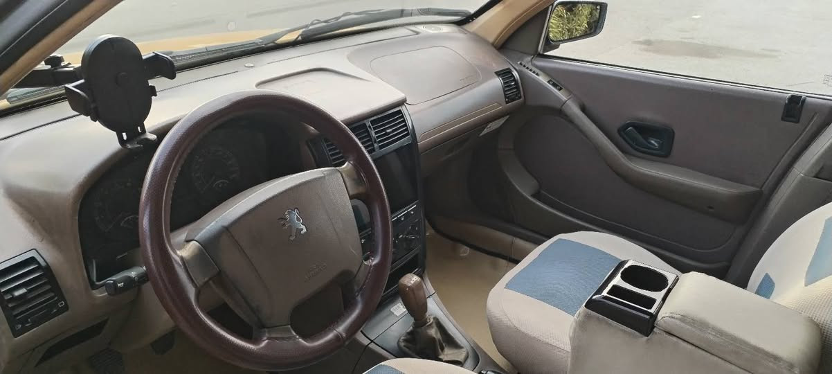 السلام عليكم للبيع بيجو 405 موديل 2017 بيها تبخير بالمحرك السعر 45 وبيها مجال للاتصال *********** مكاني بغداد الحبيبيه
