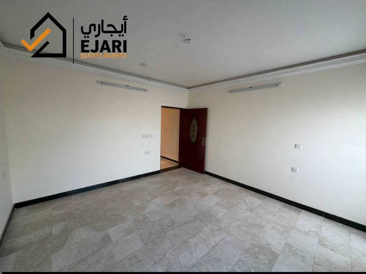 بيت لليجار في منطقة حي منصور خلف اسواق غندوره البيت حديث البناء مساحة البيت 350 متر السعر 300 الف 
للستفسار واتساب او اتصال عبر الشريحه
***********
