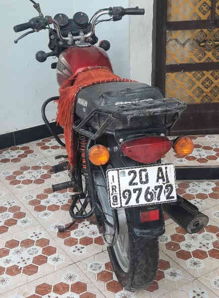 دراجه بوكسر مرقمه مديل ١٩ نضافه فول شلعه ومعدل السعر ١٢٠٠ وبيه مجال بسيط الشراي يتصل مكان تقاطع القدس***********
