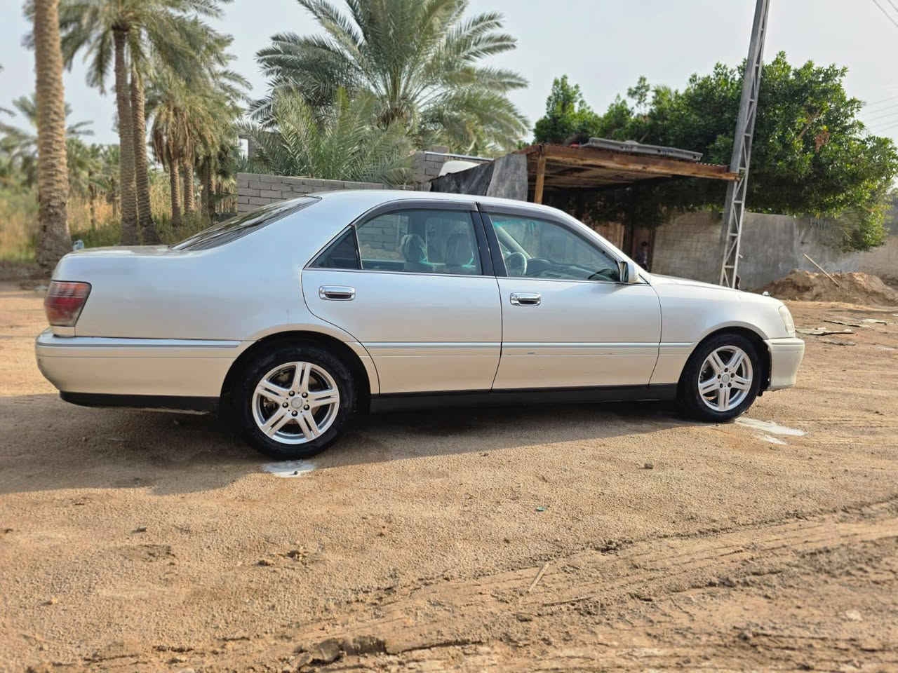 سلام عليكم جنون ادوات 
قماره كصتها 
بيها موعد تسجيل 
محرك ديفور الكبير
حداديه جديده امامي خلفي 
تخم تايرات كهربائيات جاهزه
سياره ما ناقصها شي رايده  50 وبيها مجال
البصره / قضاء المدينه
رقم ‏‪***********‬‏
