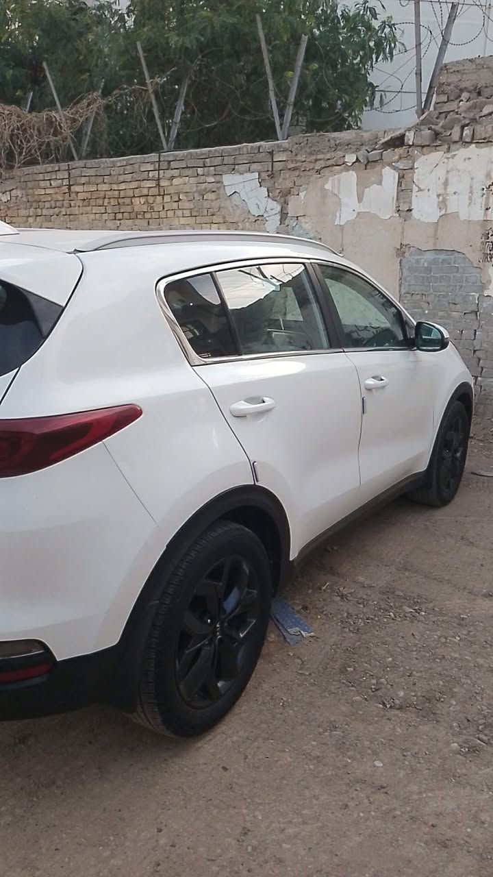 السلام عليكم للبيع سبورتج Sموديل 20 رقم بغداد الجديد بسمي هزه جديده وارد امريكي مصبوغه عام عدا الصدنوك بالاردن حادث امريكا
مكفوله شواصي 
كير محرك مكفول جديد ماشيه 72 
تخم تاير وصدر جديد 
دواخل جلد اسود 
فول تحكم استيرن 
شفتات ستيرن 
رادارت خلفيه 
مرايات اشاره وشفط 
تحديد مسار 
3 انضمه قياده 
كامره دواره 
سياره على وضع امريكا 
السعر ١٢٥
***********
