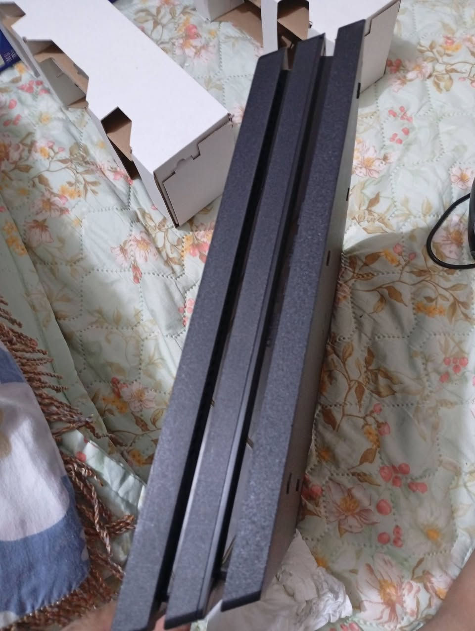 بلايستيشن برو 4K وان تيرا اون لاين  مع حساب بيه ريد دد 2 +جوستك 2 جهاز باله اوربي نظيف مامفتوح استخدام قليل قفله300 الف دينار مايطيح من سعره بدون مداهر اخوان مكاني بصرة 5ميل واتساب ***********
