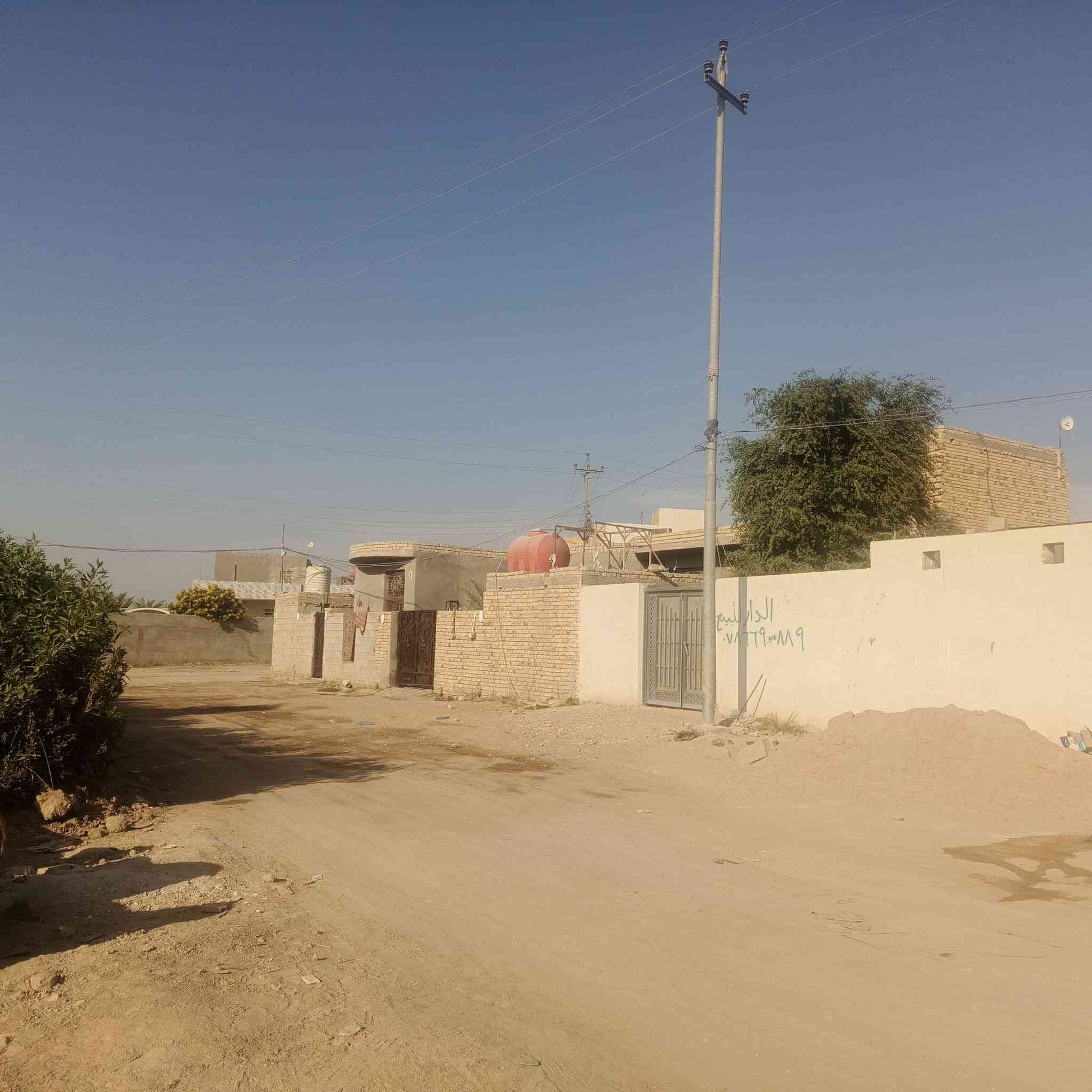 بيت زراعي مساحه 210متر
حي السبل الثانيه قرب اسواق ابو شكريه قرب مدرسة براعم الامل 
بتلو صب كونكريت البناء بلوك عكاده عالشارع العام 
البناء الحالي غرفتين +صاله+صحيات داخليه وخارجيه 
باقي لاستقبال والمطبخ غير مبني بتلوهن موجود مدفون 
خدمات ماء كهرباء وبيه وصل تطويب
السعر 57


**إذا كنت صاحب هذا الإعلان وتريد حذفه لأي سبب، رجاءا أرسل رسالة إلى الدعم الفني**