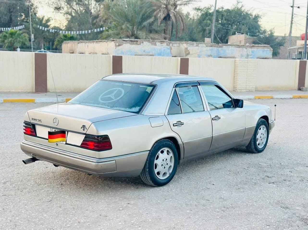 يا الله مارسدس دب مؤديل 1991 رقم سليمانية باسمي سنويه جديده لوحات انكليزي سنويه 2031

السياره جاهزه من كلشي مكينه وكير وحداديه وتبريد ثلج كير اليوم شديته. حاويه السياره مال جناي.  فتحه سلايت طكتين 

كهربائية كلها شغاله  محرك بطه 2.5 

ملاحظه السياره مصبوغه للجماله بدون حادث. قواعد الدبل بلاد مابيه خياس اجلكم الله  

السياره معروضه للبيع ولمراوس 

السعر62 وبيه مجال 

مكان السياره الديوانيه قضاء غماس 

للاتصل او وتساب رقمي *********** 
 تفاصيل اكثر بالفيديو
