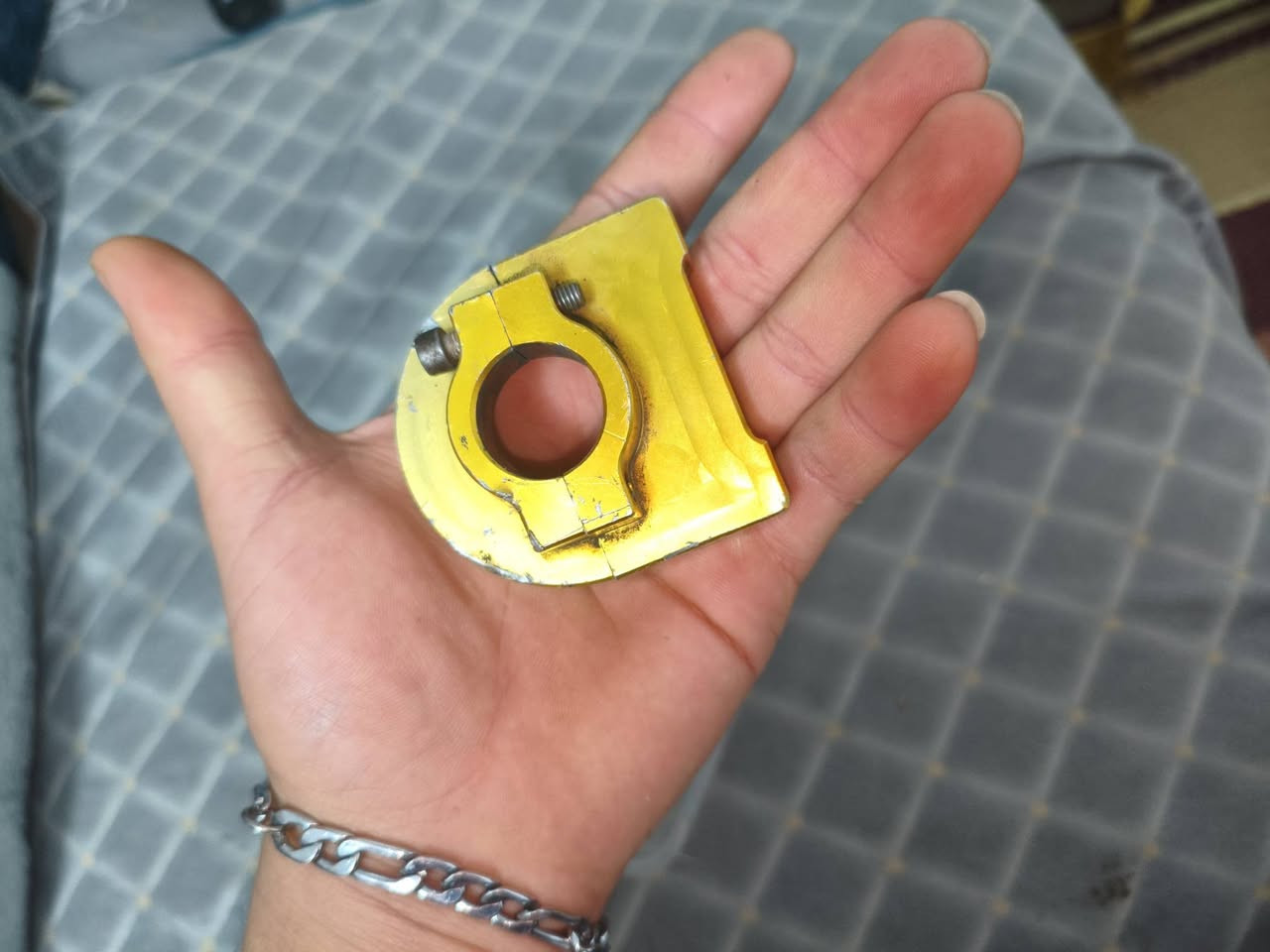 السلام عليكم غراض كرزيات اريد بدالهم مشمشي يعني مو بيع بس مراوس ب مشمشي
قبق شاصي
تعلاكه
طرر ارضيه
قطره دهن
قبق فلاوين اصلي
عضمه سكليتر اصلي 
ملقط اصلي
قبق جوزه اصلي
مكاني بغداد الشعلة أي ستفسار خاص او *********** شعندك مثلهن مشمشي نزل مراوس فقط
