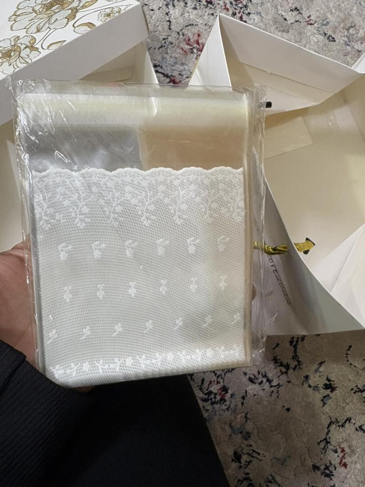 بنات ٧٥ بوكس وعلاكه و٢٥ علامه تقريبا زايده وعلب فراشات كومه وأكياس ١٠٠ كيس كرزات شفاف وأكياس زرك كال توزيعات أريدهم كلهم ب ١٠٠ 
كلهم جدد وما مستخدمات زادوا من حنتي


**إذا كنت صاحب هذا الإعلان وتريد حذفه لأي سبب، رجاءا أرسل رسالة إلى الدعم الفني**