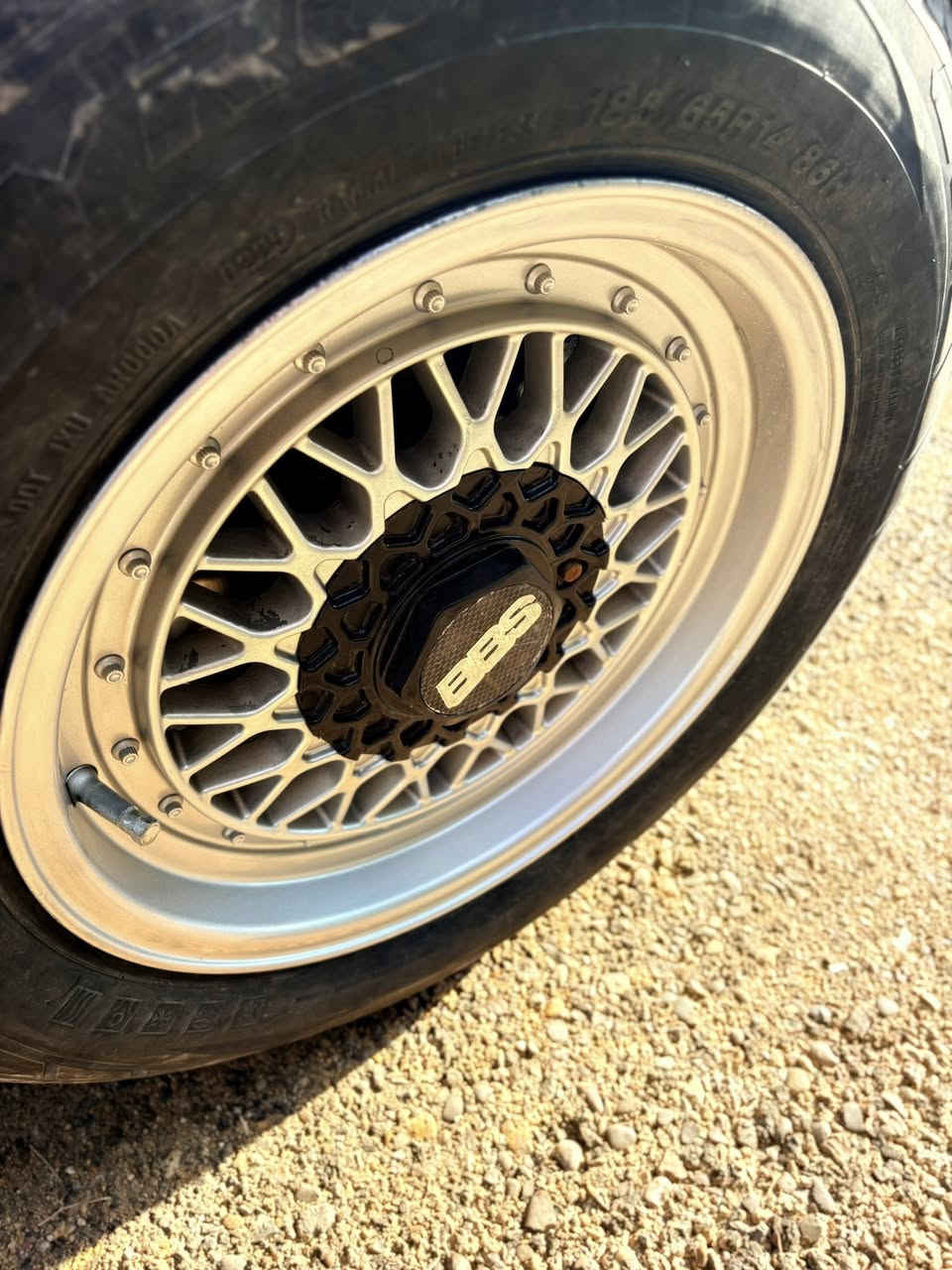 ليفان 320 
السعر 35 
واسط الكوت 

التفاصيل :
تبريد ثلج كمبريسر جديد نهايه الصيف شديته .
الدهن ادير msoil شرط
مضخم صوت (سستم) 
شاشه 
كاميرا خلفيه 
داش كام 
صدر جديد 
تايرات جديده 
شرط ماتفتح بنيد 

بيهه رشات خفيفه بالهلالات و الدوس والدعاميات 
ابيعلك احزام شرط التحويل ثاني يوم
للاستفسار 
***********
