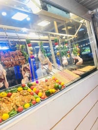 عندي مكان يصلح مشويات أو غربي اجنحه مكان كلش جبير الي يريد مكان ايجار ...