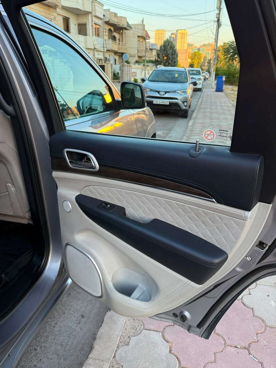 جيب سومت 2019 للبيع 

ماشية 93 الف 
حادث سطحي جاملغ خلفي امامي صفحة نفر بدون ايرباك و بدون دواخل

مكان سيارة اربيل حالياً

محرك 5700
سيارة عليها ادامة كاملة متحتاج اي مصاريف

مكفولة كير محرك و دواخل و بدون ايرباك 

سيارة داخل ابيض دبل بقلاوة حتى ستيرن ييجي جلد
باقي مواصفات سومت معروفة تجي اعلى فئة بالجيب

سعر 248 و بيها مجال بسيط

سيارة بأسمي صارلها 3 سنوات عندي تريد تحويل او وكالة حاضر اني

***********
