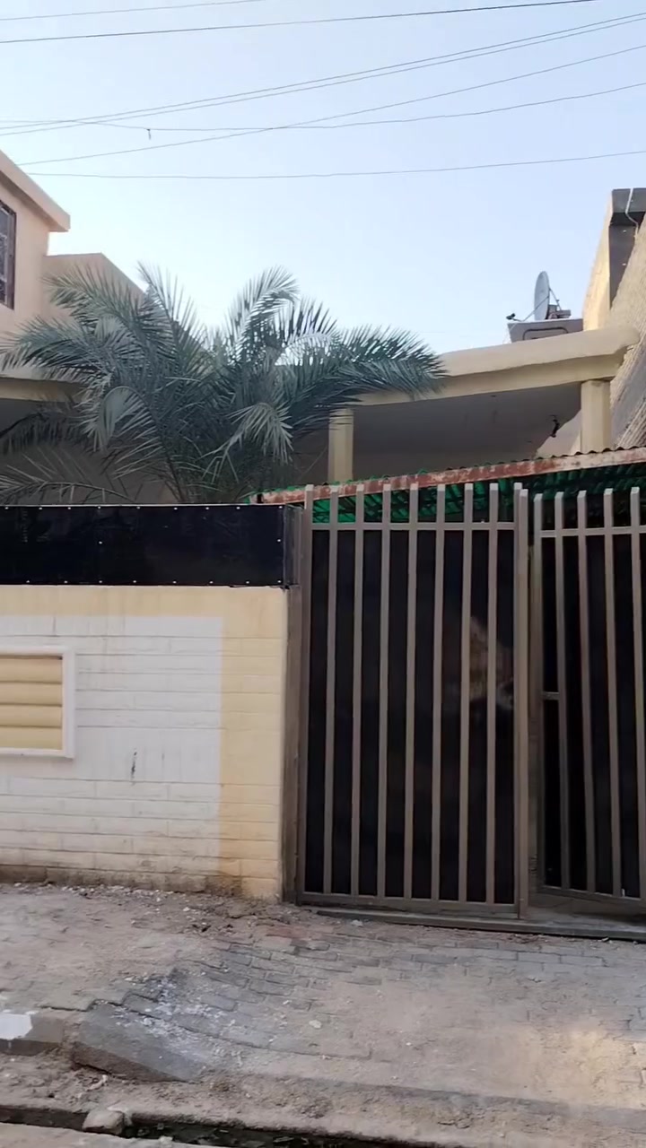 اعلان ٢١٣ تم تنزل السعر إلى ١٦٠ مليون 
للبيع دار طابو صرف ٢٥٠م حي الجامعه ام العصافير طابق واحد مسلح غرفتين وهول وبراني ومطبخ وصحيات السعر ١٧٥مليون قابل للتفاوض
للاستفسار *********** مكتب السكن للعقار بالقشله مجاور حسينية مجلي
