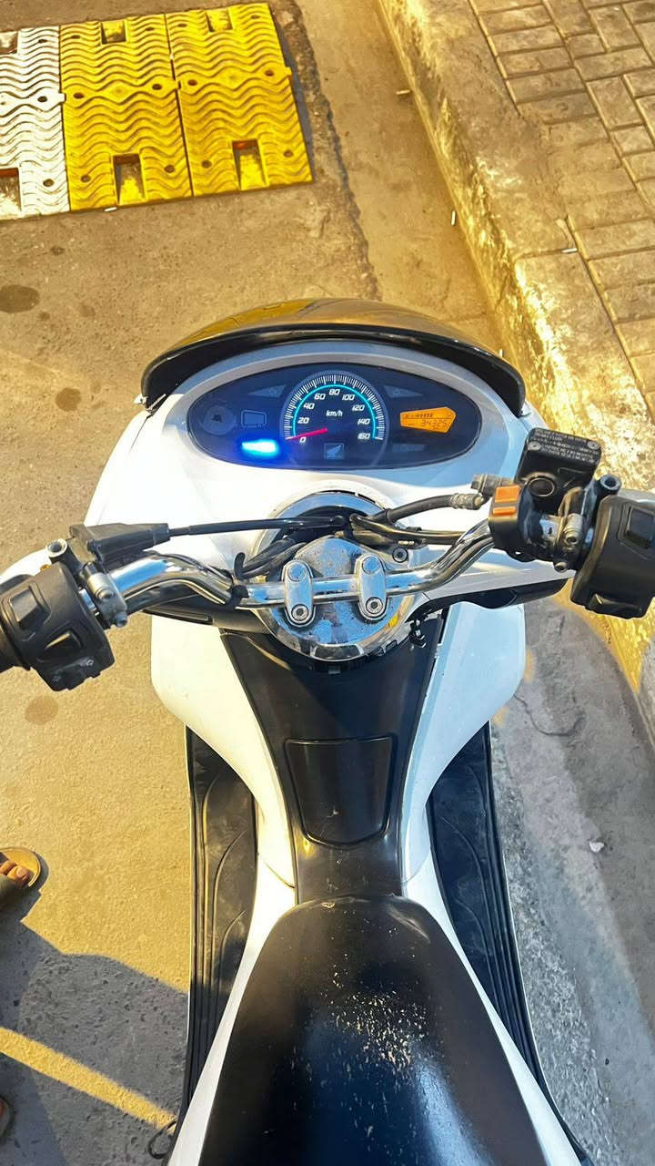 سلام عليكم درجه pcx  جيل الاول لبيع كفاله عامه كلهه شغاله ماعده لحاضن مكسور  كهربائيات كلهن شغله برغي مفتوح بيهه  *********** البصره  معقل
