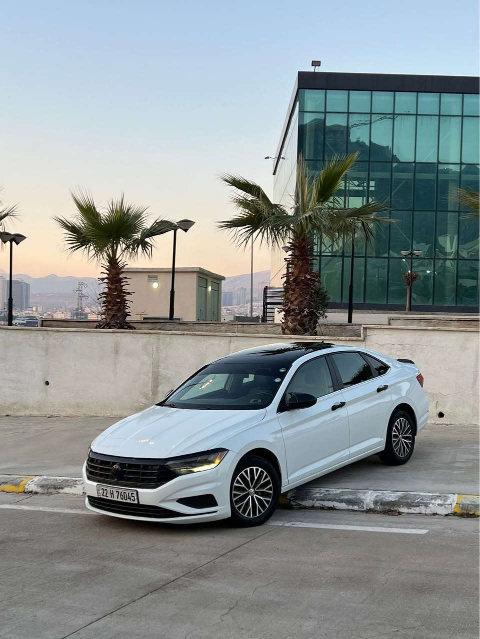 Jetta ‏ 2020 se
مواصفات se المعروفه
سيارة كلين بدون صبغ
فقط بيها تعديل 
لون ابيض 
بصمة 
بانوراما
رادار
كشنات تدفئه
كشنات جلد
امامي خلفي كبس 
بدون ايرباك بدون دواخل
تايرات جديدة صدر نظيف
حجر بيئة شرط
كير مكينه شرط
سنوية رقم جديد 
تحويل وكاله شرط
مكان سياره دهوك
سعر 165$ وبي مجال
رقم تليفون *********** وبي واتساب أربيل, العراق
