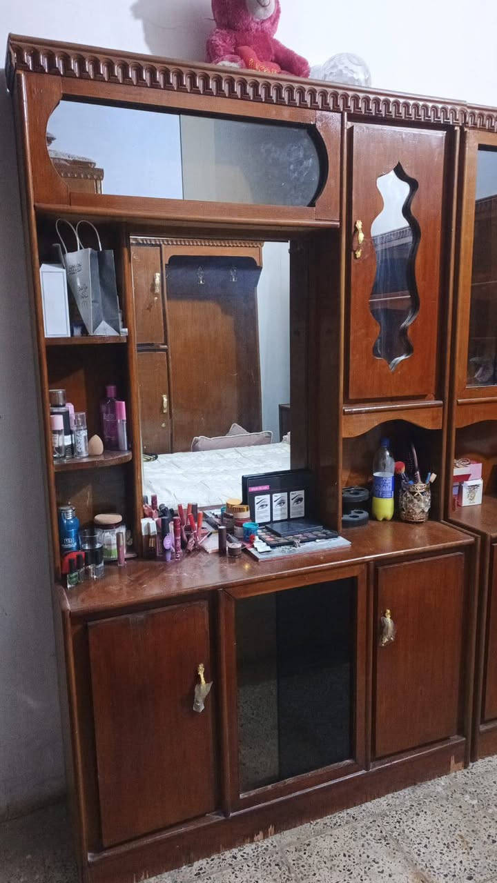 للبيع 
غرفه نوم اخشاب نظيفه السعر ٤٥٠ بي مجال 
عنوان فلوجه 
رقم الهاتف لشراي اتصل ***********
