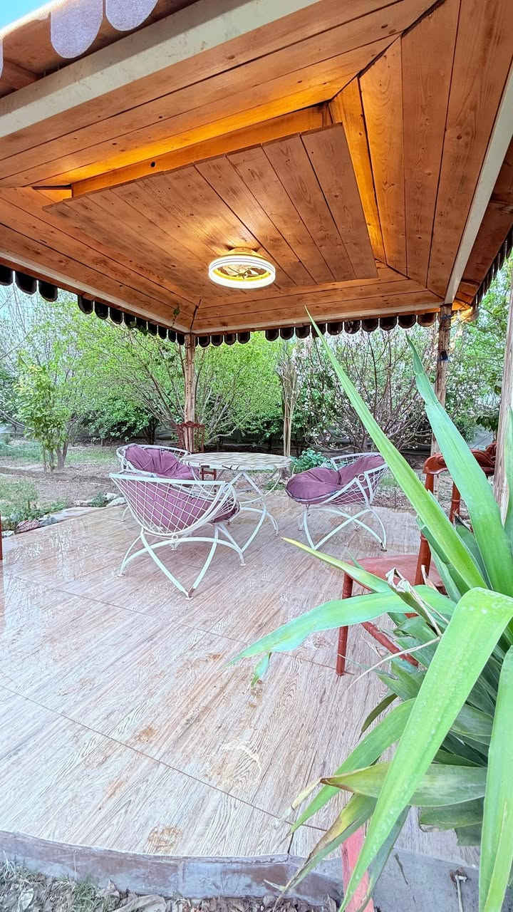 السلام عليكم..☆♤مزرعة  رقم 227♤☆
العاب جميلة ومتنوعه مع بستان فواكة جدا جميلة
زحليكه مراجيح جلسات 
منضدة فيشه العاب اطفال 
مسبحين للكبار والصغار حجم كبير 
غرف نوم وصاله مطبخ مؤثث بالكامل
حدائق باربيكيو جاهز مع تنور 
كراج وجلسات متعددة داخل المزرعة والحدائق 
للحجز واتساب ***********
كل المزارع موثقة شركة المصطفى لسياحة المسابح 
موثقة بتطبيق اجرلي
